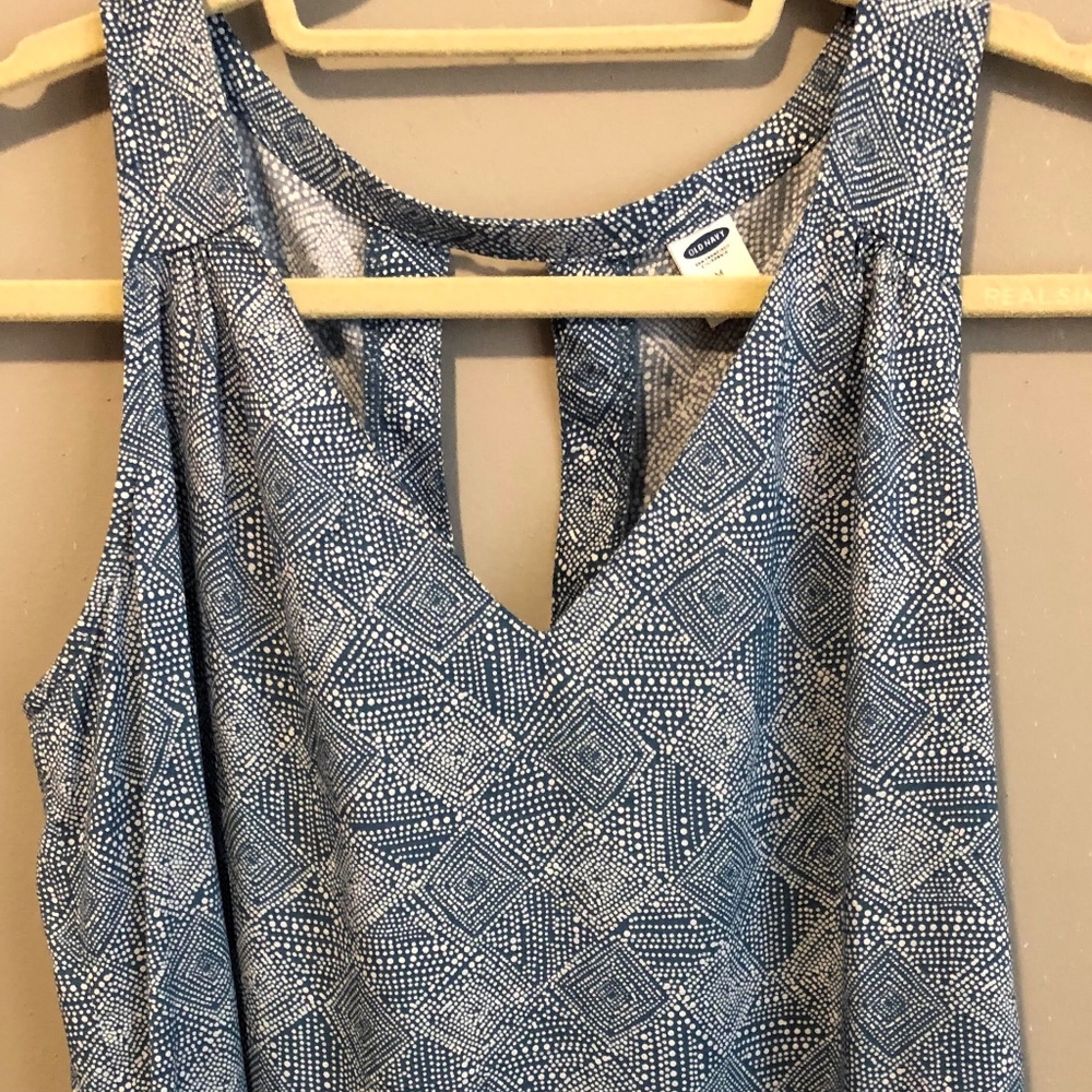 Old Navy | V-neck | Sleeveless Blouse
